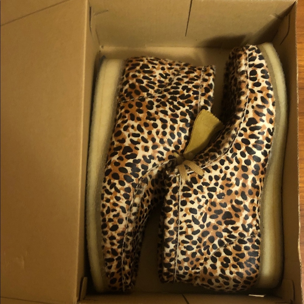 Clarks Leopard Print Moccasins - Picture 10 of 10